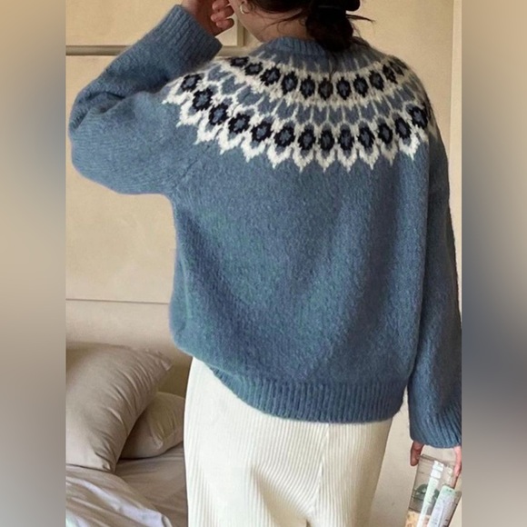 Round Neck Long Sleeve Sweater.      10010041131 - Picture 2 of 5